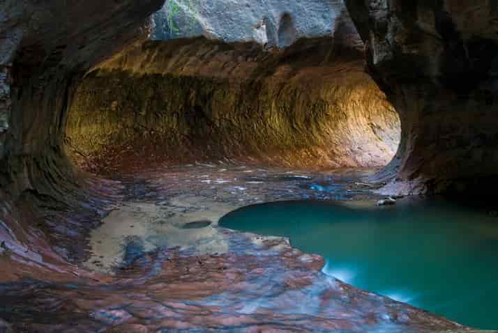 Αστρικές πύλες στη σπηλιά του Δίστομου στη Βοιωτία