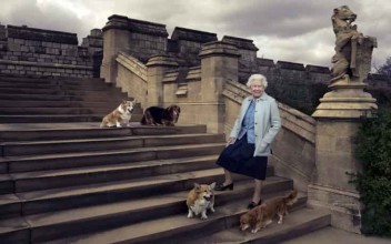 Κρυφή βάφτιση Κάρολου θ' αφήσει την Ελισάβετ στο θρόνο για πάντα