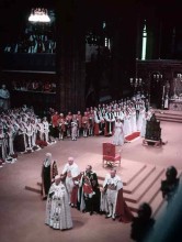 Κρυφή βάφτιση Κάρολου θ' αφήσει την Ελισάβετ στο θρόνο για πάντα