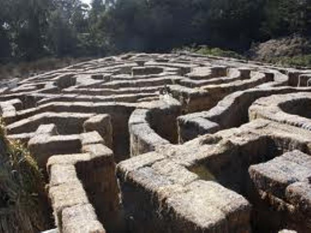 http://www.diadrastika.com/wp-content/uploads/2016/04/labyrinth.jpg