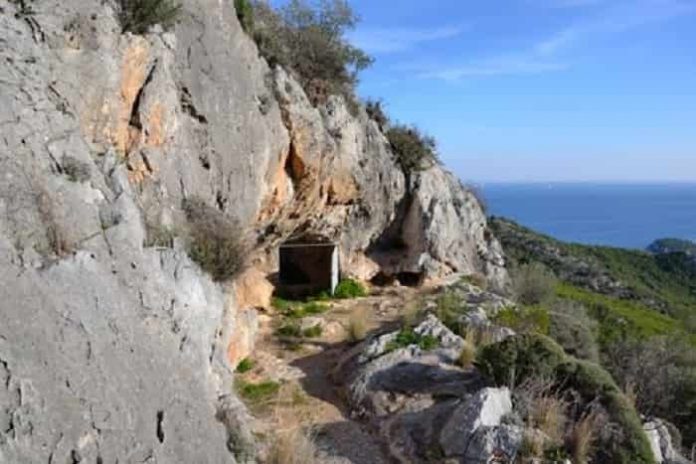 Σαλαμίνα - Ίσως άντρο τρομάρα;