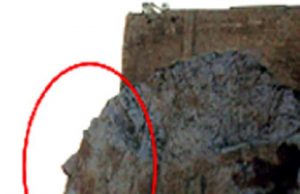 Πρόσωπα θεών στον Ιερό Βράχο και σε βουνά της Ελλάδας σε εικόνες. Πραγματικά Γλυπτά ή παρειδωλίες;