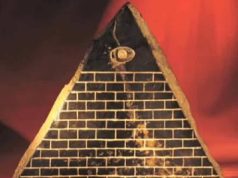 Τα ΜΥΣΤΙΚΑ του ΠΑΝΟΠΤΗ ΟΦΘΑΛΜΟΥ με την ΕΛΛΗΝΙΚΗ ΓΡΑΦΗ πυραμίδα με τον πανόπτη οφθαλμό στην κορυφή