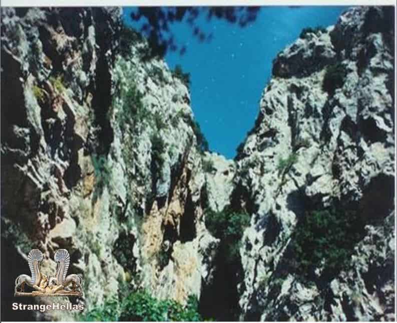 ΔΕΛΦΟΙ. Η ΙΕΡΗ ΓΗ: Ο Απόλλωνας Ζει Ακόμα Εδώ!!! Συγκλονιστικό Φωτογραφικό Υλικό!!!