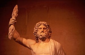 ΠΡΟΣΕΥΧΗ ΣΤΟΝ ΑΛΗΘΙΝΟ ΘΕΟ ΤΩΝ ΕΛΛΗΝΩΝ ΔΙΑ Άγαλμα του Δία κρατάει κεραυνό
