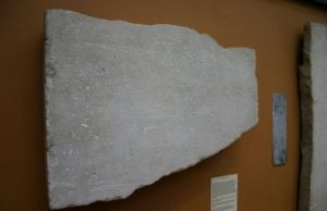 Αρχαία Επιγραφή με Χρονικά από τον Κατακλυσμό Δευκαλίωνα Αρχαία Επιγραφή με Χρονικά από τον Κατακλυσμό Δευκαλίωνα