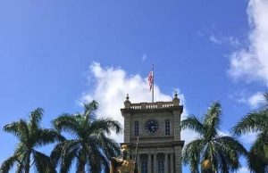 Γιατί ο Μυθικός Βασιλιάς της Χαβάη Φοράει Ελληνική Περικεφαλαία;!