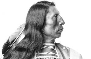 Για ποιο λόγο οι Ινδιάνοι έχουν μακριά μαλλιά Ινδιάνος με Μακριά Μαλλιά