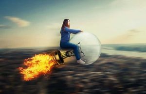 Τα Μεγάλα Μυστικά Κρύβονται Πάντα σε Κοινή Θέα Σε λάμπα πύραυλο πετάει γυναίκα, ένα από τα μεγάλα μυστικά