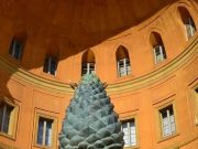 Επίφυση ή Κωνάριο ως η Μεγαλύτερη Συγκάλυψη Βατικανό. Η αυλή με το κουκουνάρι (κωνάριο)