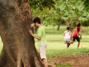 Τα Παιχνίδια που Έπαιζαν στην Αρχαία Ελλάδα (από κρυφτό μέχρι μπάσκετ ! ! ! ) παιδιά που παίζουν κρυφτό