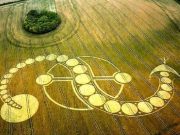 Βίντεο με δύο UFOs που δημιουργούν αγρογλυφικά. Αληθινό ή ψεύτικο;