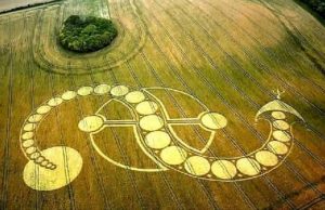 Βίντεο με δύο UFOs που δημιουργούν αγρογλυφικά. Αληθινό ή ψεύτικο;