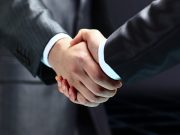 Μασονικές Χειραψίες Υψηλόβαθμων Χαμηλόβαθμων Μία χειραψία. Θα μπορούσε να ανήκει στις Μασονικές Χειραψίες