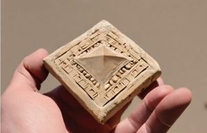 Klaus Dona: ΤΑ ΑΠΟΚΡΥΦΑ ΙΣΤΟΡΙΚΑ ΣΤΟΙΧΕΙΑ ΤΗΣ ΓΗΣ! (εικόνες-video) αρχαίο τεχνούργημα με πυραμίδα