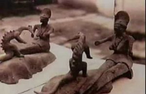 Τα ερπετοειδή αγαλματίδια του Ακαμπάρο (εικόνες)