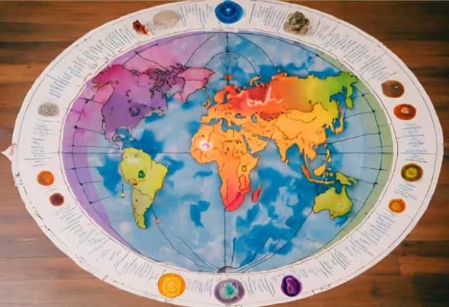 χάρτης της Γης και τα επτά τσάκρα