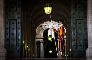 Κρύβει το Βατικανό ευρήματα Ερπετοειδών Ανουνάκι; Στα υπόγεια του Βατικανό