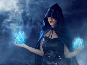 Την Αποκαλούσαν «Φρικιό» Αλλά Έγινε Θρύλος Μάγισσα που κρύβει το πρόσωπο με την κουκούλα γιατί είναι σαν φρικιό