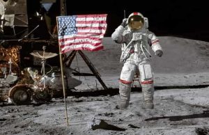 Ομολογία Κιούμπρικ ότι Σκηνοθέτησε την Προσελήνωση; αστροναύτης και αμερικάνικη σημαία στη Σελήνη σχετικά με την αμφιλεγόμενη "ομολογία Κιούμπρικ"