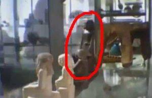 Μυστήριο με Άγαλμα του Όσιρη που Κινείται Μόνο του