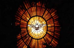 Το Θανάσιμο Μυστικό Βατικανού και Αγίου Όρους το Άγιο Πνεύμα σε βιτρό, δεν είναι το Θανάσιμο Μυστικό