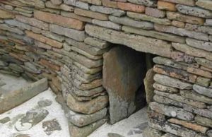 Αγρότης ανακάλυψε πέτρινο πέρασμα που τον οδήγησε στα απομεινάρια ενός αρχαίου πολιτισμού, στην Σκωτία