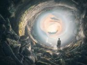 Το Απόκρυφο Μυστικό μιας Σφίγγας Στη σπηλιά για Το Απόκρυφο Μυστικό μιας Σφίγγας