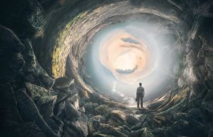 Το Απόκρυφο Μυστικό μιας Σφίγγας Στη σπηλιά για Το Απόκρυφο Μυστικό μιας Σφίγγας