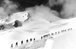 Τι Έκρυψαν στην Ανταρκτική Χίτλερ και Ερπετοειδή; Στράτευμα σε γερμανικό χιονισμένο βουνό
