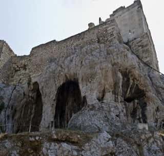 αθέατα σπήλαια της Ακρόπολης