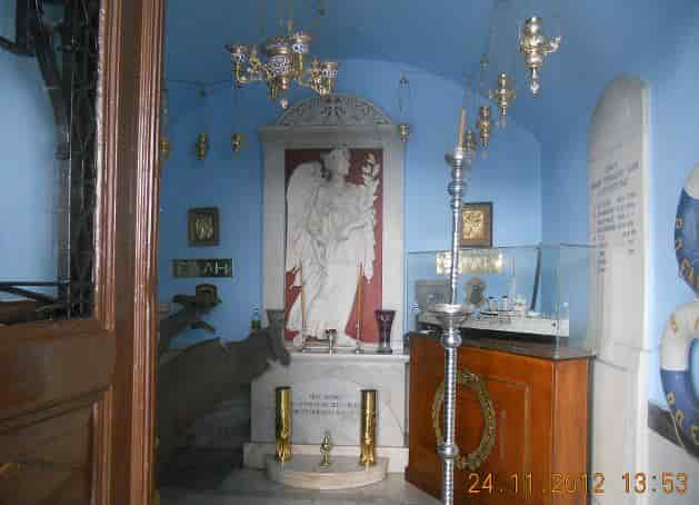 Τι Κρύβεται Κάτω από Την Παναγία της Τήνου...