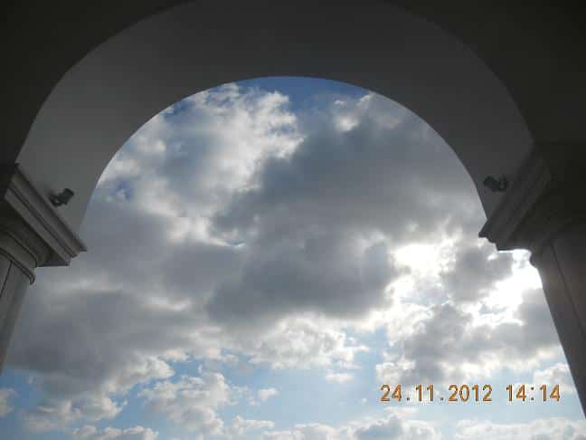 Τι Κρύβεται Κάτω από Την Παναγία της Τήνου...