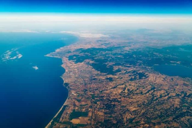 Δορυφορική άποψη του ορίζοντα του πλανήτη Γη