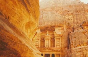 Άγνωστη Αρχαία Δομή «Κρυμμένη σε Κοινή θέα» στην Πέτρα