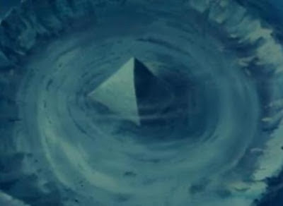 Υποβρύχιες πυραμίδες