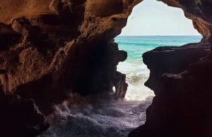 Η «Σπηλιά του Ηρακλή» στις Ακτές του Ατλαντικού Αποψη των Σπηλαίων του Ηρακλή στο Ακρωτήριο Σπάρτελ, Μαρόκο