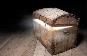 Τι είναι η Περιβόητη «Κιβωτός του Γαβριήλ» παλιό σεντούκι που φωτίζει από μέσα ως «Κιβωτός του Γαβριήλ»