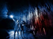 Εντοπίστηκαν Τεράστιες Δομές στην Γη, σαν Τεχνητοί Άξονες Σπήλαιο με δύο ανθρώπους