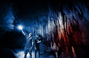 Εντοπίστηκαν Τεράστιες Δομές στην Γη, σαν Τεχνητοί Άξονες Σπήλαιο με δύο ανθρώπους