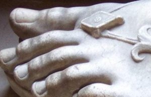 Ελληνικό Πόδι: Το Αισθητικό Πρότυπο που Συναντάται στην ΑρχαιοΕλληνική Αγαλματοποιία σε εικόνες