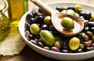 Πως Έφτιαχναν τις Φαγώσιμες Ελιές οι Έλληνες κατά την αρχαιότητα Φαγώσιμες Ελιές