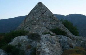 Η «Πυραμίδα» των Χανίων και ο Μυστηριώδης Θάλαμος στο εσωτερικό της σε εικόνες και video