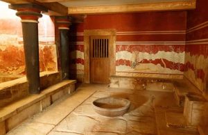 Κνωσός: Η ακτίνα του Ήλιου του Χειμερινού Ηλιοστασίου διασταυρώνεται με του Θερινού ακριβώς στο κέντρο της αίθουσας του θρόνου Κνωσός