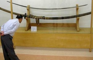 Ποιος Σαμουράι σήκωνε το σπαθί μήκους 4 μέτρων;