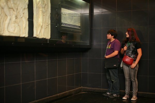 Σταθμός στο μέτρο της Χιλής ονομάζεται Ελλάδα ! ! !