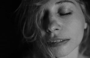 Για Δύναμη και Διάρκεια στον Έρωτα πρόσωπο γυναίκας που διακατέχεται από Δύναμη και Διάρκεια στον Έρωτα