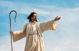 Οι Κρυφές Ζωές του Ιησού (National Geographic) Ιησούς με απλωμένο χέρι κρατώντας ξύλινο μπαστούνι