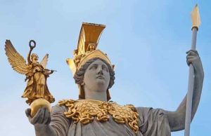 Θεά Αθηνά. Αποσυμβολισμός σε περικεφαλαία, ασπίδα, γοργόνειο, όφις, Νίκη