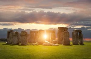 Το Θερινό Ηλιοστάσιο από τον Αρχαίο Κόσμο ως Σήμερα Στόουνχεντζ, wiltshire, Αγγλία